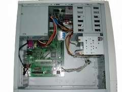 De C-One geïnstalleerd in een PC kast.