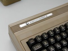 Het afwijkende logo van de Commodore C64 Revision A.