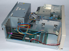 De binnenzijde van de Commodore Colt computer.