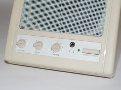 Detail van het Commodore actieve luidspreker systeem (rechts).